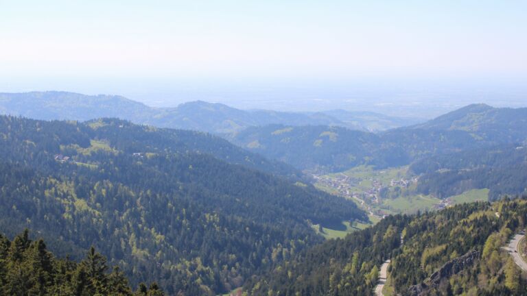 Dieses Bild zeigt eine Webcam-Aufnahme vom Achertal, aufgenommen am Mittwoch, den 22.04.2026 um 15:30 Uhr. Die Temperatur betrug 9.3°C.