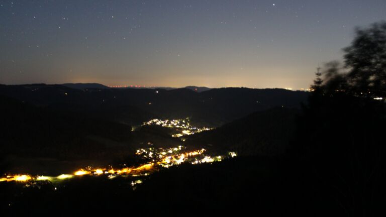Dieses Bild zeigt eine Webcam-Aufnahme vom Achertal, aufgenommen am Donnerstag, den 09.07.2026 um 23:20 Uhr. Die Temperatur betrug 20.9°C.