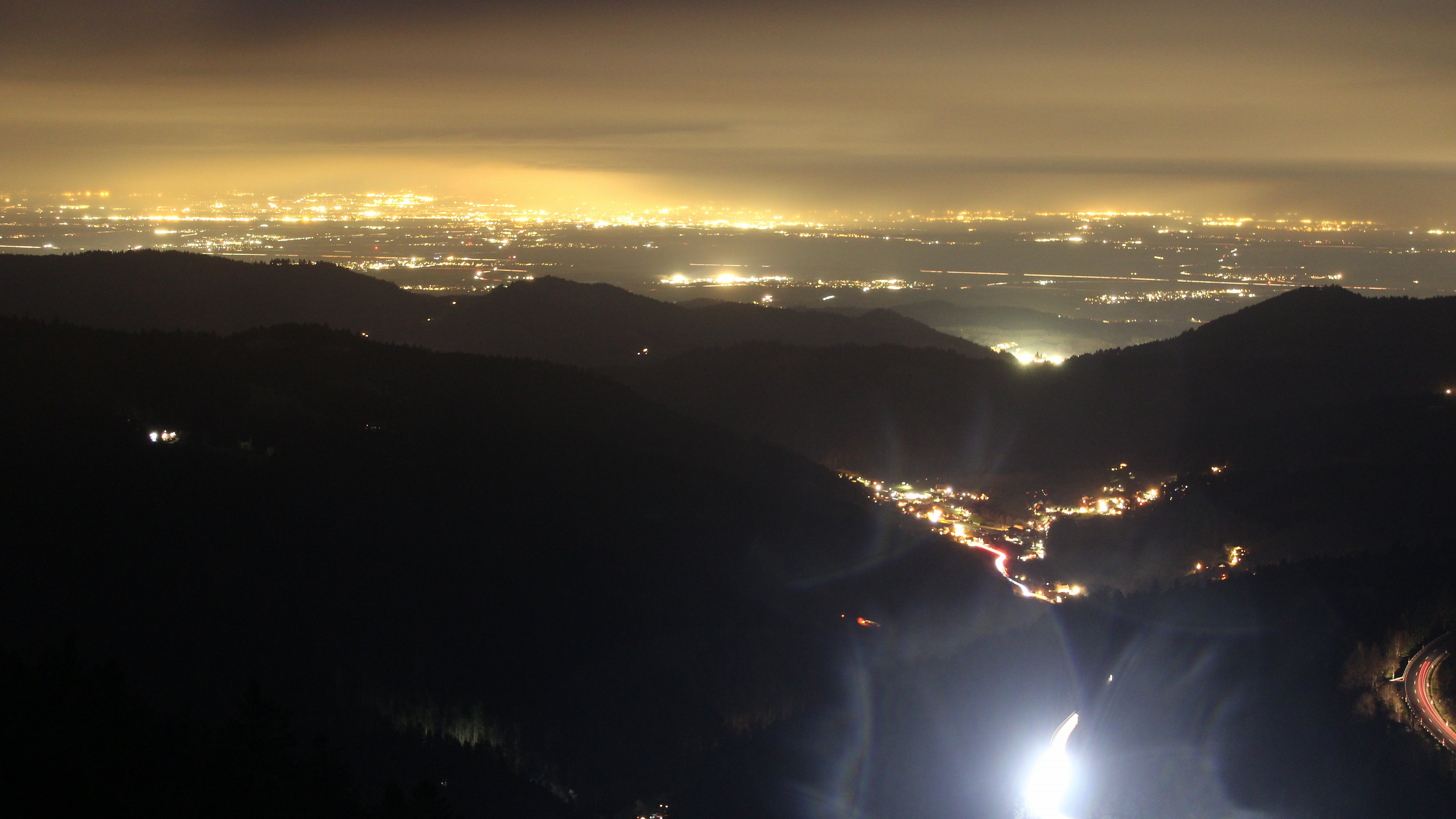 Dieses Bild zeigt eine Webcam-Aufnahme vom Achertal, aufgenommen am Mittwoch, den 10.12.2025 um 17:40 Uhr. Die Temperatur betrug 5.9°C.