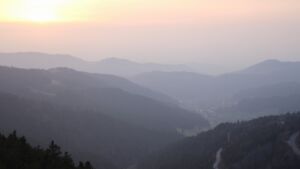 Dieses Bild zeigt eine Webcam-Aufnahme vom Achertal, aufgenommen am Sonntag, den 08.03.2026 um 18:10 Uhr. Die Temperatur betrug 9.9°C.