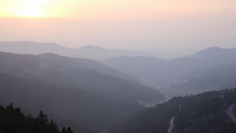 Dieses Bild zeigt eine Webcam-Aufnahme vom Achertal, aufgenommen am Sonntag, den 08.03.2026 um 18:10 Uhr. Die Temperatur betrug 9.9°C.