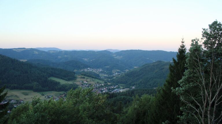 Dieses Bild zeigt eine Webcam-Aufnahme vom Achertal, aufgenommen am Samstag, den 08.08.2026 um 06:30 Uhr. Die Temperatur betrug 18°C.