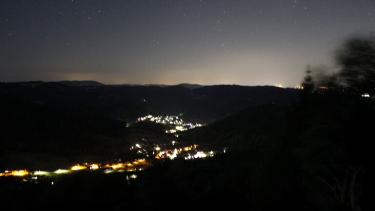 Dieses Bild zeigt eine Webcam-Aufnahme vom Achertal, aufgenommen am Samstag, den 08.08.2026 um 03:00 Uhr. Die Temperatur betrug 17.5°C.