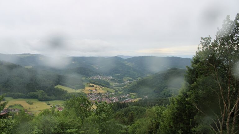 Dieses Bild zeigt eine Webcam-Aufnahme vom Achertal, aufgenommen am Donnerstag, den 04.06.2026 um 18:30 Uhr. Die Temperatur betrug 10°C.