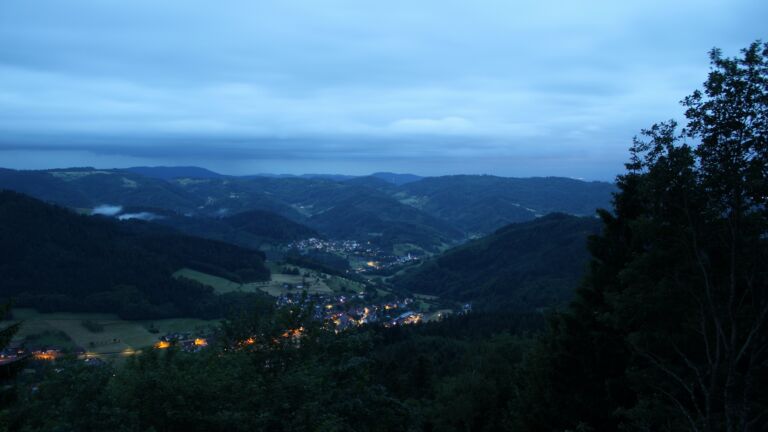 Dieses Bild zeigt eine Webcam-Aufnahme vom Achertal, aufgenommen am Montag, den 01.06.2026 um 04:50 Uhr. Die Temperatur betrug 11.9°C.