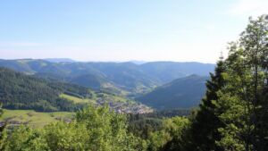 Dieses Bild zeigt eine Webcam-Aufnahme vom Achertal, aufgenommen am Freitag, den 22.05.2026 um 18:40 Uhr. Die Temperatur betrug 29.6°C.