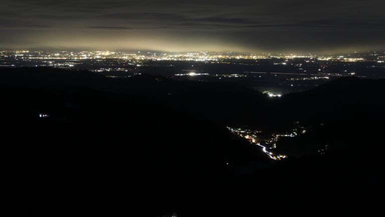 Dieses Bild zeigt eine Webcam-Aufnahme vom Achertal, aufgenommen am Mittwoch, den 19.11.2025 um 17:50 Uhr. Die Temperatur betrug -1.4°C.