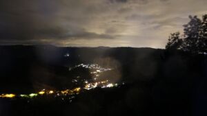 Dieses Bild zeigt eine Webcam-Aufnahme vom Achertal, aufgenommen am Donnerstag, den 08.10.2026 um 05:00 Uhr. Die Temperatur betrug 13.4°C.