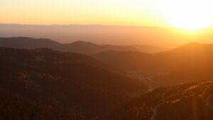 Dieses Bild zeigt eine Webcam-Aufnahme vom Achertal, aufgenommen am Donnerstag, den 23.04.2026 um 20:20 Uhr. Die Temperatur betrug 10.9°C.