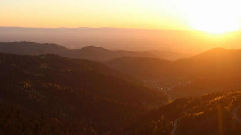 Dieses Bild zeigt eine Webcam-Aufnahme vom Achertal, aufgenommen am Donnerstag, den 23.04.2026 um 20:20 Uhr. Die Temperatur betrug 10.9°C.