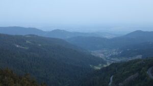 Dieses Bild zeigt eine Webcam-Aufnahme vom Achertal, aufgenommen am Montag, den 19.05.2025 um 05:30 Uhr. Die Temperatur betrug 6.9°C.