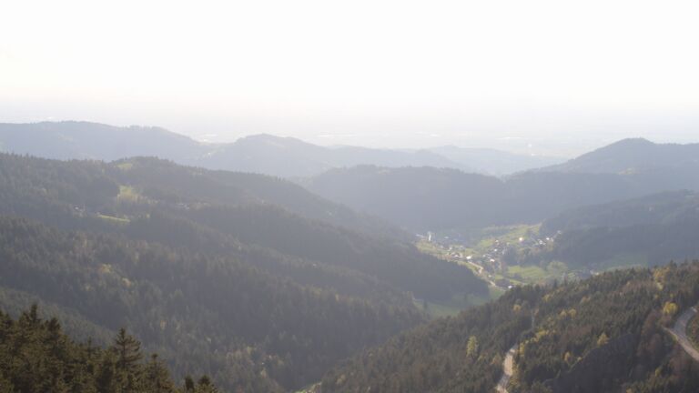 Dieses Bild zeigt eine Webcam-Aufnahme vom Achertal, aufgenommen am Donnerstag, den 16.04.2026 um 19:00 Uhr. Die Temperatur betrug 13.1°C.