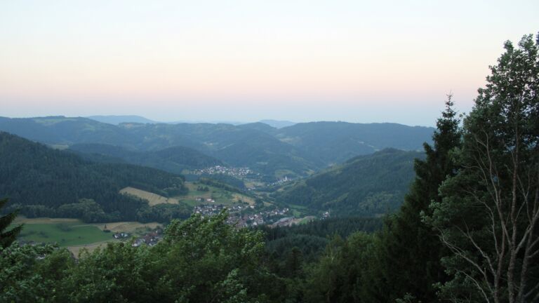 Dieses Bild zeigt eine Webcam-Aufnahme vom Achertal, aufgenommen am Donnerstag, den 25.06.2026 um 05:30 Uhr. Die Temperatur betrug 25.2°C.