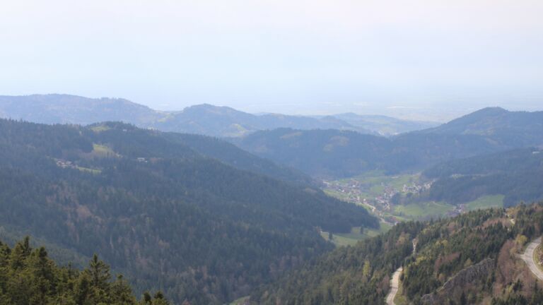 Dieses Bild zeigt eine Webcam-Aufnahme vom Achertal, aufgenommen am Samstag, den 11.04.2026 um 16:40 Uhr. Die Temperatur betrug 17.4°C.