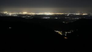 Dieses Bild zeigt eine Webcam-Aufnahme vom Achertal, aufgenommen am Mittwoch, den 08.04.2026 um 00:30 Uhr. Die Temperatur betrug 8.2°C.