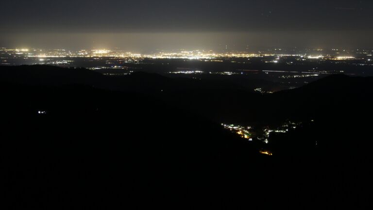 Dieses Bild zeigt eine Webcam-Aufnahme vom Achertal, aufgenommen am Mittwoch, den 08.04.2026 um 00:30 Uhr. Die Temperatur betrug 8.2°C.