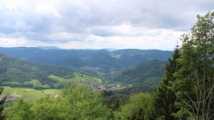Dieses Bild zeigt eine Webcam-Aufnahme vom Achertal, aufgenommen am Samstag, den 16.05.2026 um 13:30 Uhr. Die Temperatur betrug 7.8°C.