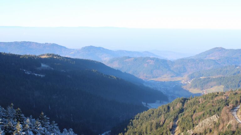 Dieses Bild zeigt eine Webcam-Aufnahme vom Achertal, aufgenommen am Samstag, den 27.12.2025 um 10:40 Uhr. Die Temperatur betrug 4.6°C.