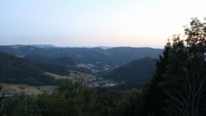 Dieses Bild zeigt eine Webcam-Aufnahme vom Achertal, aufgenommen am Freitag, den 07.08.2026 um 21:20 Uhr. Die Temperatur betrug 19.7°C.
