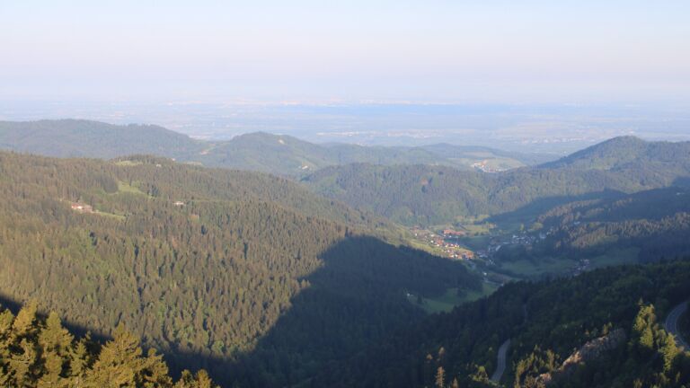 Dieses Bild zeigt eine Webcam-Aufnahme vom Achertal, aufgenommen am Samstag, den 09.05.2026 um 07:10 Uhr. Die Temperatur betrug 10.6°C.
