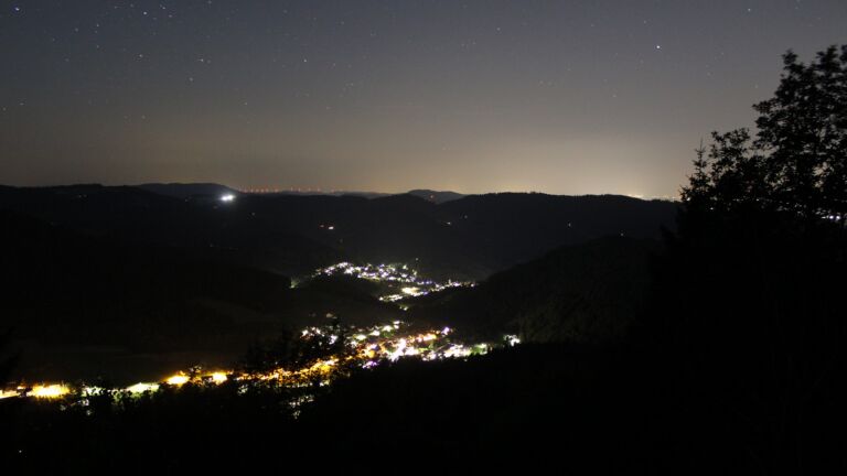 Dieses Bild zeigt eine Webcam-Aufnahme vom Achertal, aufgenommen am Sonntag, den 05.07.2026 um 00:00 Uhr. Die Temperatur betrug 19°C.