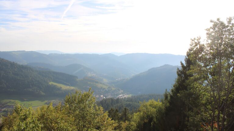 Dieses Bild zeigt eine Webcam-Aufnahme vom Achertal, aufgenommen am Samstag, den 03.10.2026 um 17:20 Uhr. Die Temperatur betrug 22.8°C.