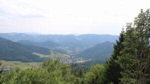 Dieses Bild zeigt eine Webcam-Aufnahme vom Achertal, aufgenommen am Mittwoch, den 15.07.2026 um 16:20 Uhr. Die Temperatur betrug 27.4°C.