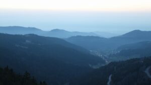 Dieses Bild zeigt eine Webcam-Aufnahme vom Achertal, aufgenommen am Samstag, den 07.03.2026 um 18:40 Uhr. Die Temperatur betrug 10.4°C.