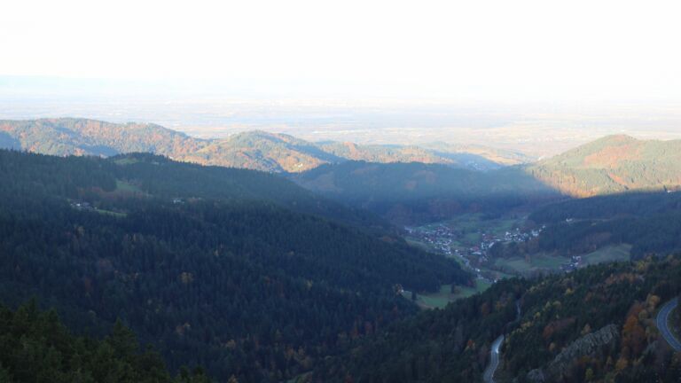 Dieses Bild zeigt eine Webcam-Aufnahme vom Achertal, aufgenommen am Mittwoch, den 29.10.2025 um 07:50 Uhr. Die Temperatur betrug 5.9°C.