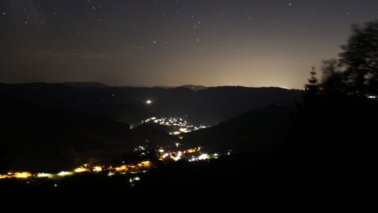 Dieses Bild zeigt eine Webcam-Aufnahme vom Achertal, aufgenommen am Dienstag, den 23.06.2026 um 02:30 Uhr. Die Temperatur betrug 24.6°C.