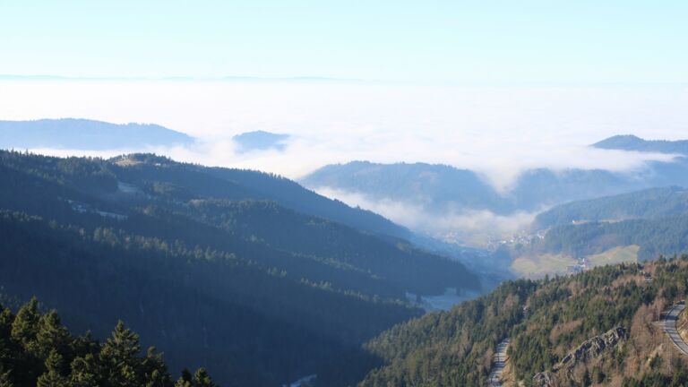 Dieses Bild zeigt eine Webcam-Aufnahme vom Achertal, aufgenommen am Montag, den 29.12.2025 um 13:20 Uhr. Die Temperatur betrug 4.5°C.