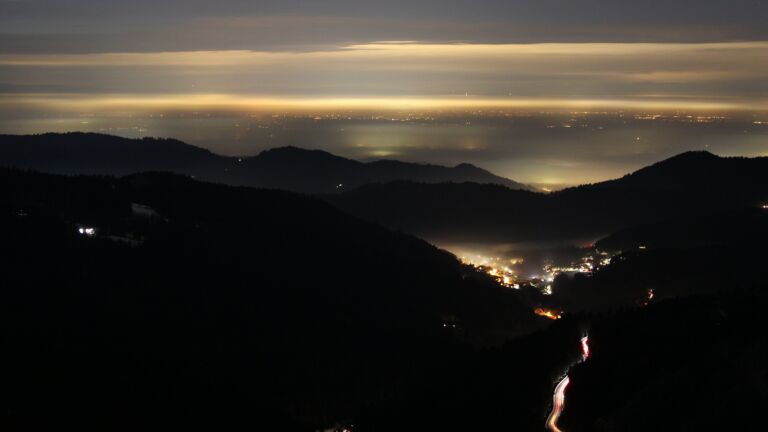 Dieses Bild zeigt eine Webcam-Aufnahme vom Achertal, aufgenommen am Freitag, den 23.01.2026 um 18:50 Uhr. Die Temperatur betrug 4.3°C.