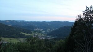 Dieses Bild zeigt eine Webcam-Aufnahme vom Achertal, aufgenommen am Sonntag, den 19.07.2026 um 21:40 Uhr. Die Temperatur betrug 16.2°C.