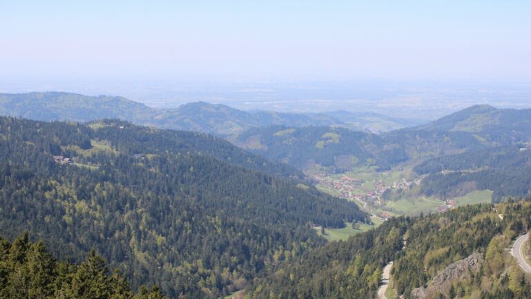 Dieses Bild zeigt eine Webcam-Aufnahme vom Achertal, aufgenommen am Mittwoch, den 22.04.2026 um 12:40 Uhr. Die Temperatur betrug 6.7°C.