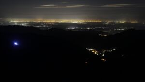 Dieses Bild zeigt eine Webcam-Aufnahme vom Achertal, aufgenommen am Donnerstag, den 18.12.2025 um 03:30 Uhr. Die Temperatur betrug 4.9°C.