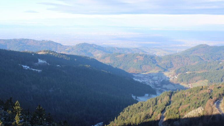 Dieses Bild zeigt eine Webcam-Aufnahme vom Achertal, aufgenommen am Mittwoch, den 19.11.2025 um 09:30 Uhr. Die Temperatur betrug -1.7°C.