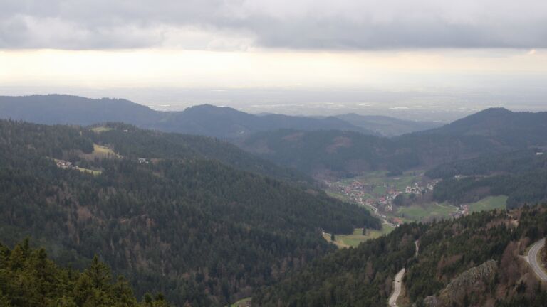 Dieses Bild zeigt eine Webcam-Aufnahme vom Achertal, aufgenommen am Dienstag, den 17.03.2026 um 16:00 Uhr. Die Temperatur betrug 5.2°C.