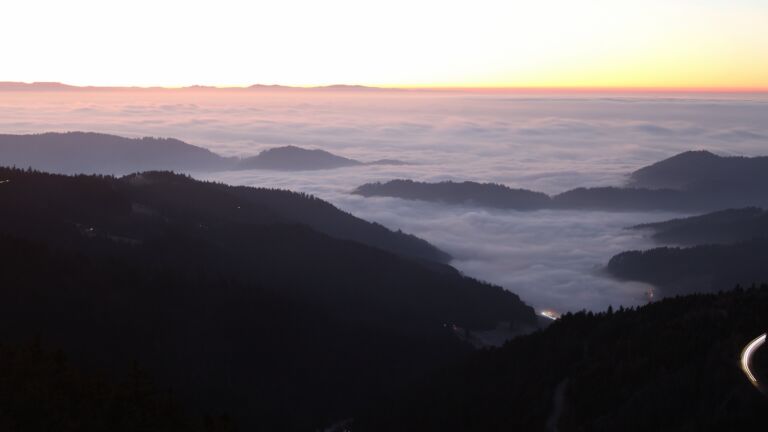 Dieses Bild zeigt eine Webcam-Aufnahme vom Achertal, aufgenommen am Montag, den 29.12.2025 um 17:30 Uhr. Die Temperatur betrug 1.4°C.