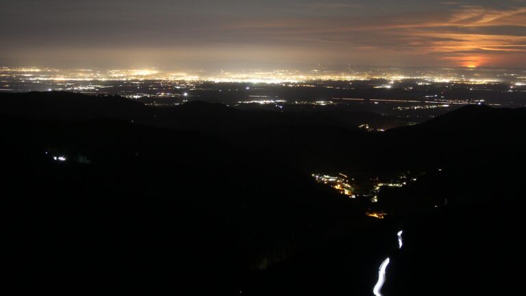 Dieses Bild zeigt eine Webcam-Aufnahme vom Achertal, aufgenommen am Dienstag, den 04.11.2025 um 05:50 Uhr. Die Temperatur betrug 5.6°C.