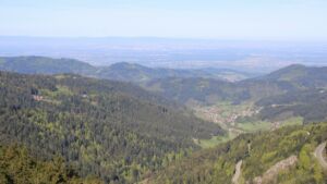 Dieses Bild zeigt eine Webcam-Aufnahme vom Achertal, aufgenommen am Montag, den 27.04.2026 um 09:40 Uhr. Die Temperatur betrug 13.5°C.