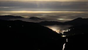 Dieses Bild zeigt eine Webcam-Aufnahme vom Achertal, aufgenommen am Montag, den 10.11.2025 um 18:20 Uhr. Die Temperatur betrug 5.5°C.