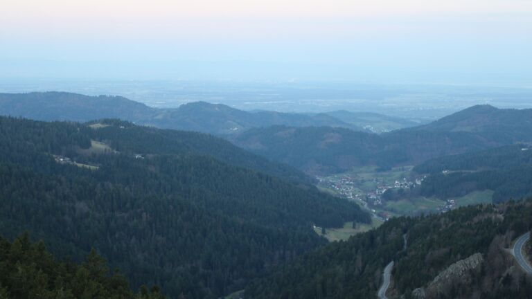 Dieses Bild zeigt eine Webcam-Aufnahme vom Achertal, aufgenommen am Dienstag, den 03.03.2026 um 07:10 Uhr. Die Temperatur betrug 7.2°C.