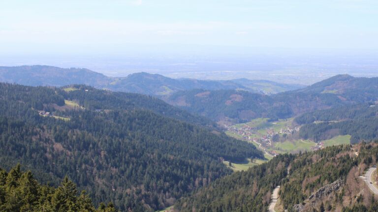 Dieses Bild zeigt eine Webcam-Aufnahme vom Achertal, aufgenommen am Montag, den 06.04.2026 um 14:20 Uhr. Die Temperatur betrug 10.7°C.