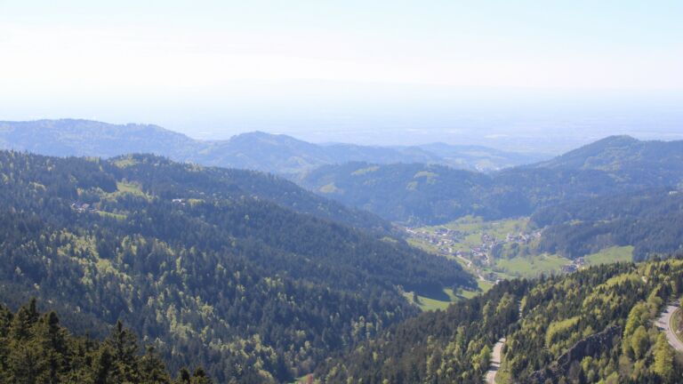 Dieses Bild zeigt eine Webcam-Aufnahme vom Achertal, aufgenommen am Samstag, den 25.04.2026 um 16:20 Uhr. Die Temperatur betrug 14.8°C.