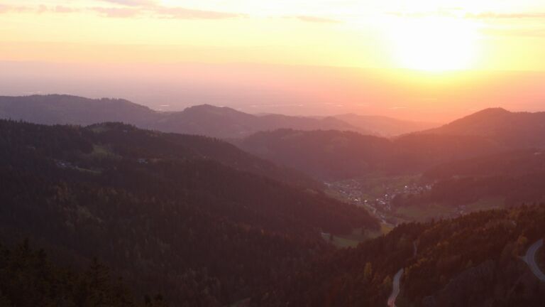 Dieses Bild zeigt eine Webcam-Aufnahme vom Achertal, aufgenommen am Freitag, den 17.04.2026 um 20:10 Uhr. Die Temperatur betrug 13.1°C.