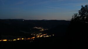 Dieses Bild zeigt eine Webcam-Aufnahme vom Achertal, aufgenommen am Montag, den 06.07.2026 um 22:50 Uhr. Die Temperatur betrug 21.6°C.