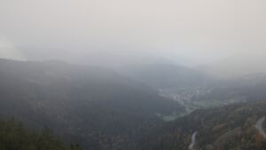 Dieses Bild zeigt eine Webcam-Aufnahme vom Achertal, aufgenommen am Montag, den 13.10.2025 um 18:00 Uhr. Die Temperatur betrug 6.1°C.