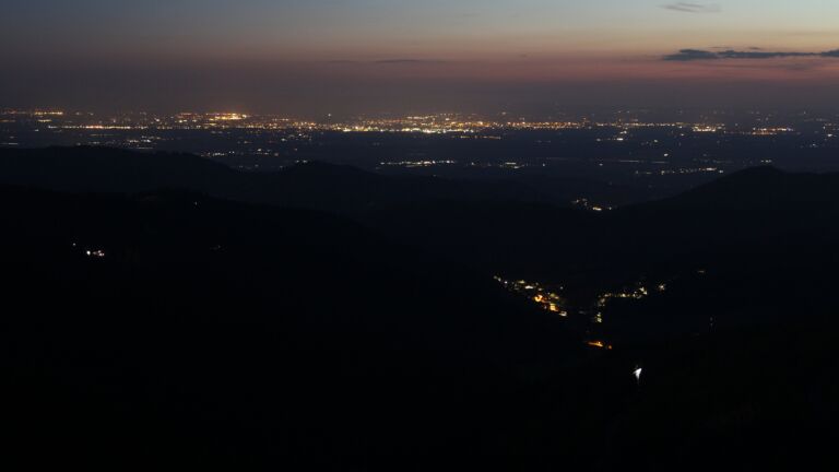 Dieses Bild zeigt eine Webcam-Aufnahme vom Achertal, aufgenommen am Mittwoch, den 09.07.2025 um 22:50 Uhr. Die Temperatur betrug 11°C.