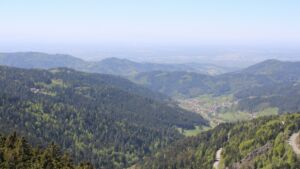 Dieses Bild zeigt eine Webcam-Aufnahme vom Achertal, aufgenommen am Donnerstag, den 30.04.2026 um 13:50 Uhr. Die Temperatur betrug 9.2°C.