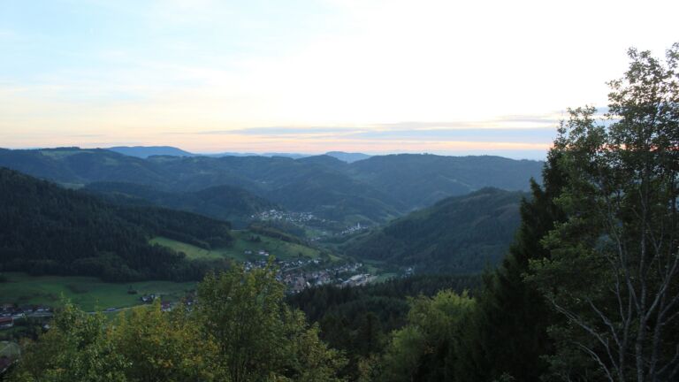 Dieses Bild zeigt eine Webcam-Aufnahme vom Achertal, aufgenommen am Donnerstag, den 15.10.2026 um 18:20 Uhr. Die Temperatur betrug 17.6°C.
